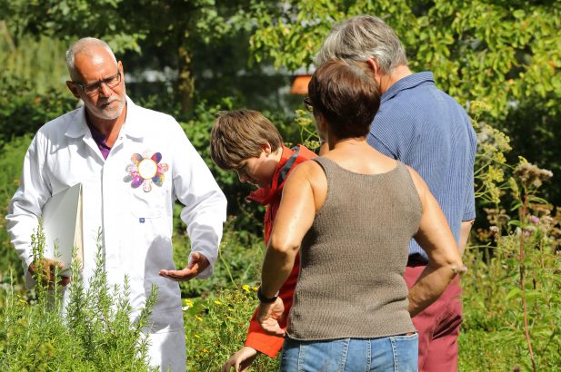 Heemtuin Zaandam-plant bij de dokter (1) foto Wim Giebel